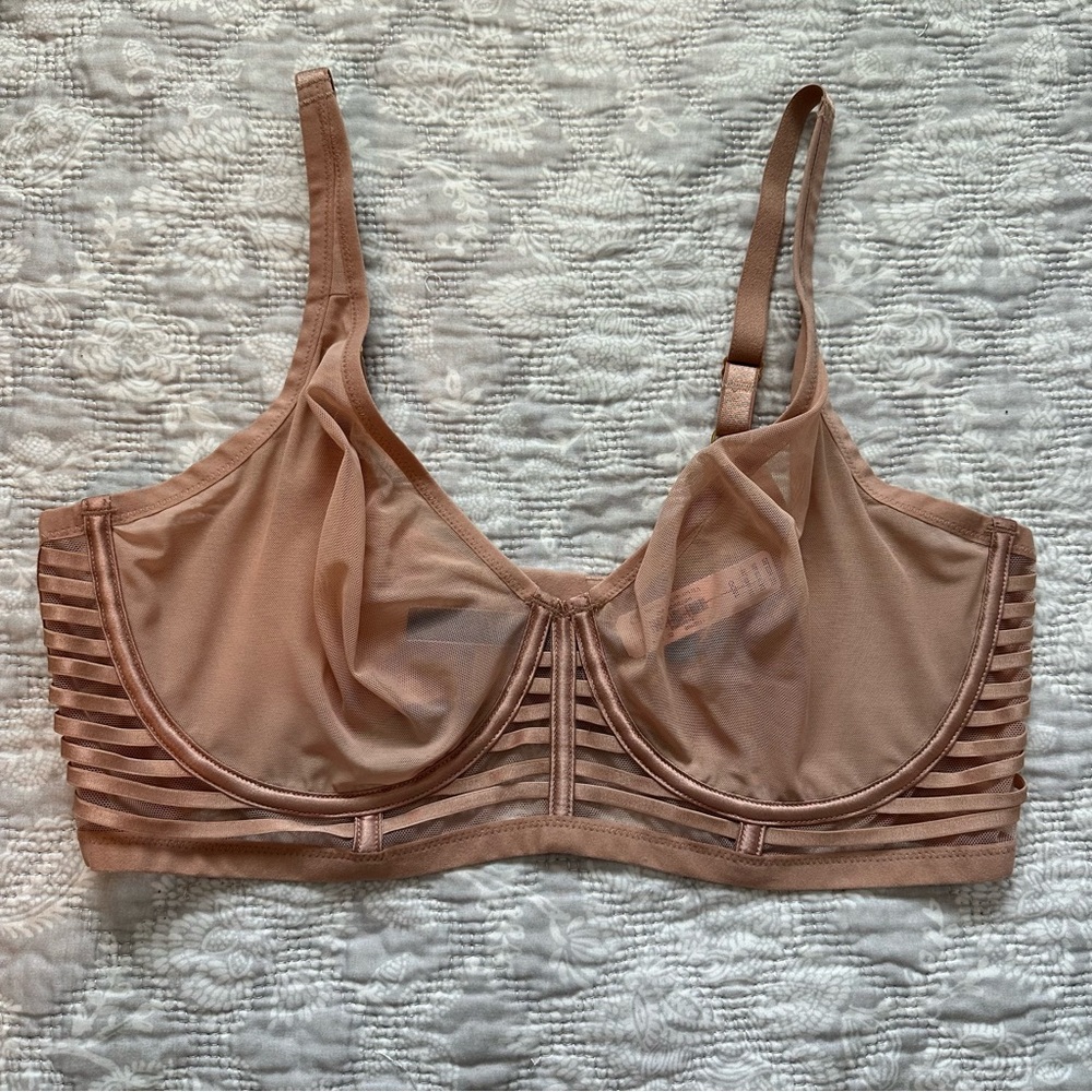 Victoria's Secret NWT Sexy Sheer Strappy Bra